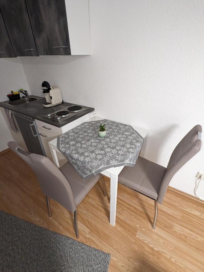 Direkt An Der S-Bahn Gelegenes Gemutliches Souterrain Apartment Mit Privatem Zugang トロイスドルフ エクステリア 写真