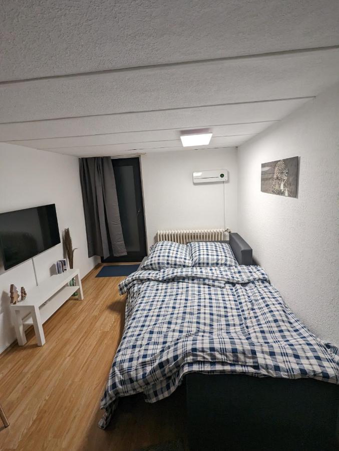 Direkt An Der S-Bahn Gelegenes Gemutliches Souterrain Apartment Mit Privatem Zugang トロイスドルフ エクステリア 写真